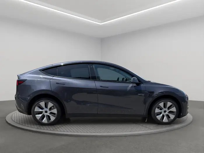 2023 Tesla Model Y Long Range AWD — photo 3