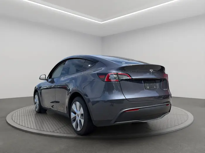 2023 Tesla Model Y Long Range AWD — photo 4