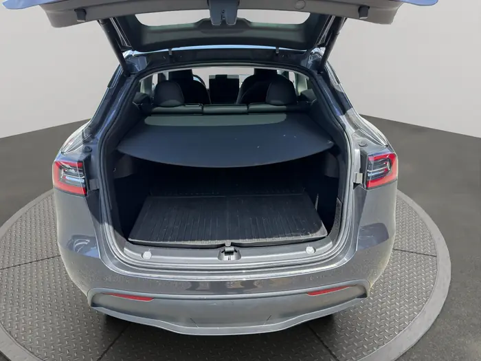 2023 Tesla Model Y Long Range AWD — photo 7