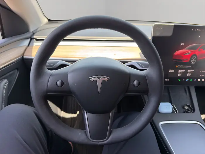 2023 Tesla Model Y Long Range AWD — photo 9