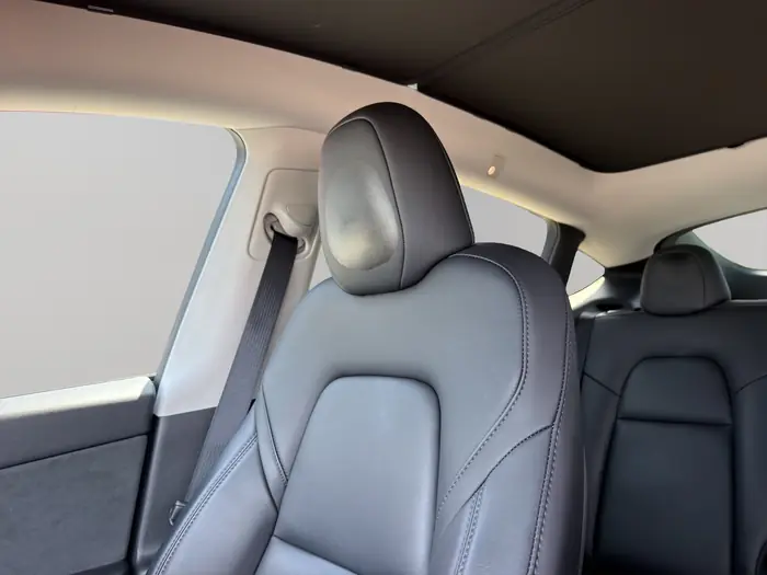 2023 Tesla Model Y Long Range AWD — photo 13