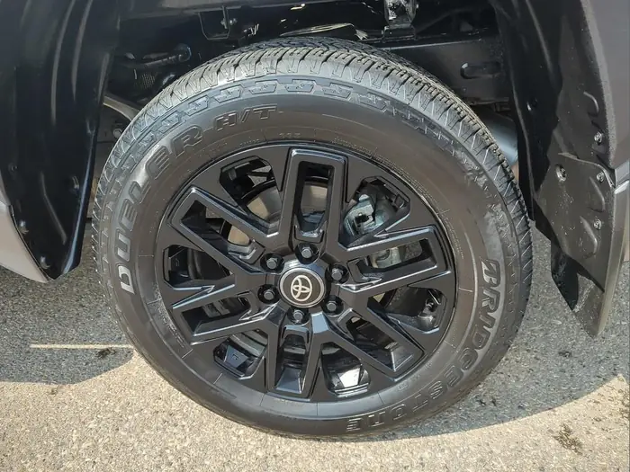 2025 Toyota Tundra 4x4 Crewmax Limited — photo 6