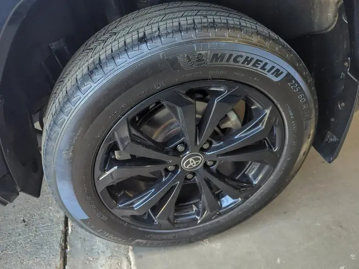 2023 Toyota RAV4 Hybrid SE AWD — photo 6