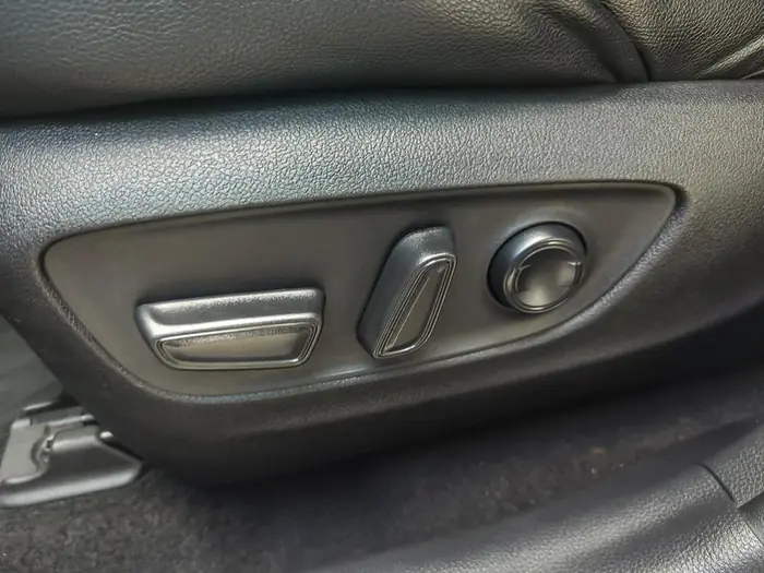 2023 Toyota RAV4 Hybrid SE AWD — photo 25