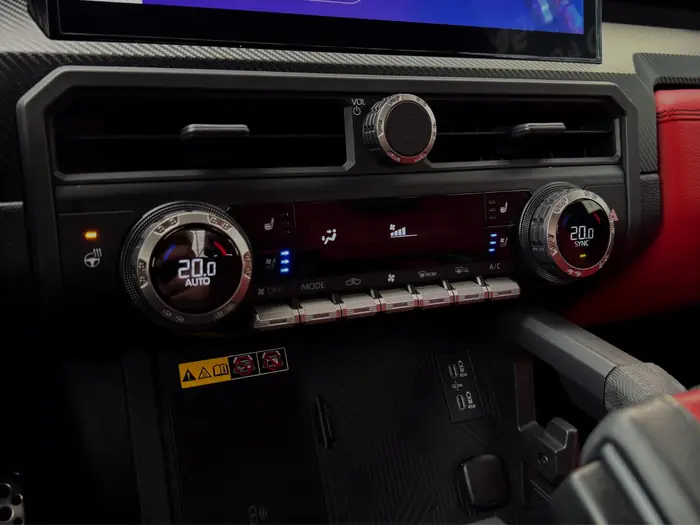 2024 Toyota Tacoma 4x4 Double Cab Auto SB Hybrid — photo 13