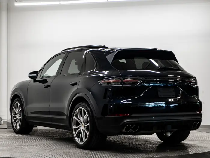 2023 Porsche Cayenne S AWD — photo 3