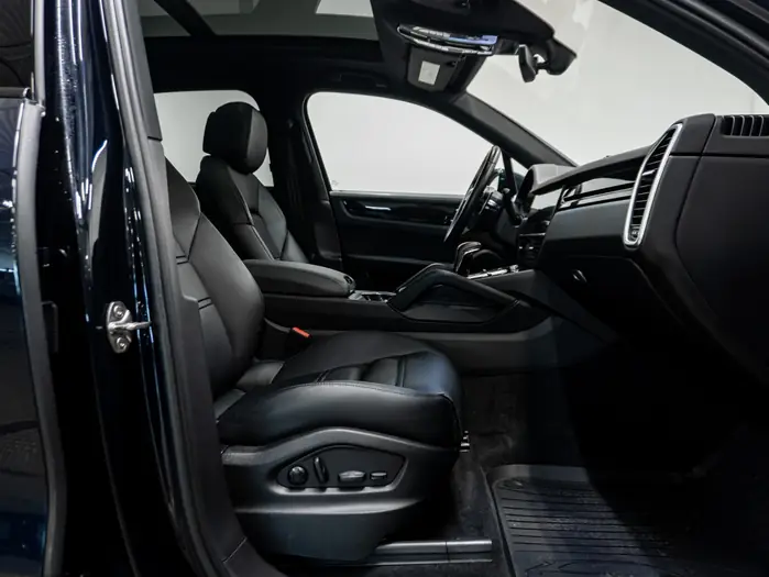 2023 Porsche Cayenne S AWD — photo 5