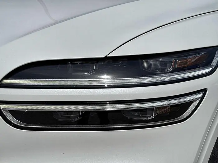 2025 Genesis GV70 2.5T Advanced Plus AWD — photo 10