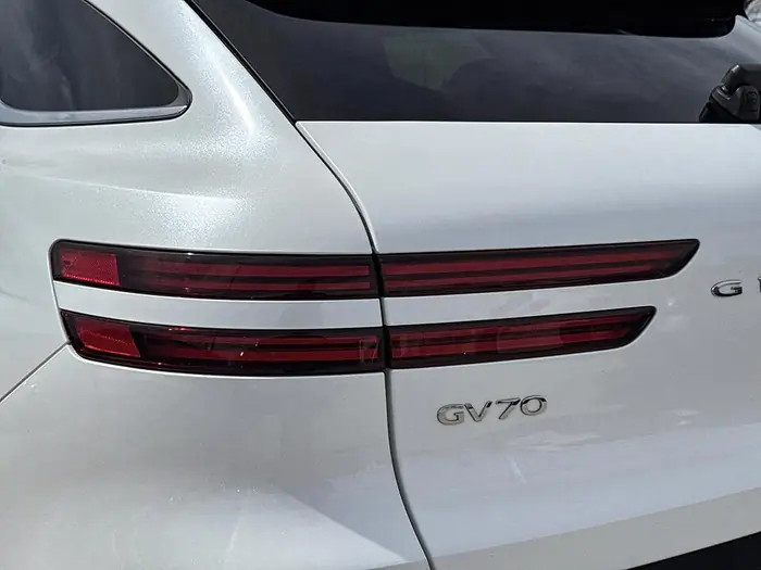 2025 Genesis GV70 2.5T Advanced Plus AWD — photo 12