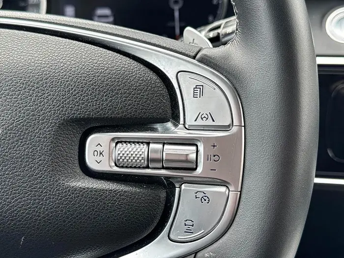 2025 Genesis GV70 2.5T Advanced Plus AWD — photo 17