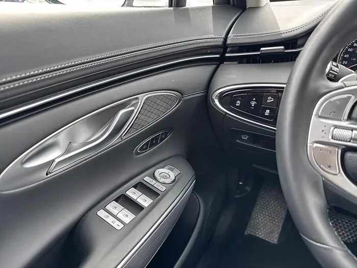 2025 Genesis GV70 2.5T Advanced Plus AWD — photo 18