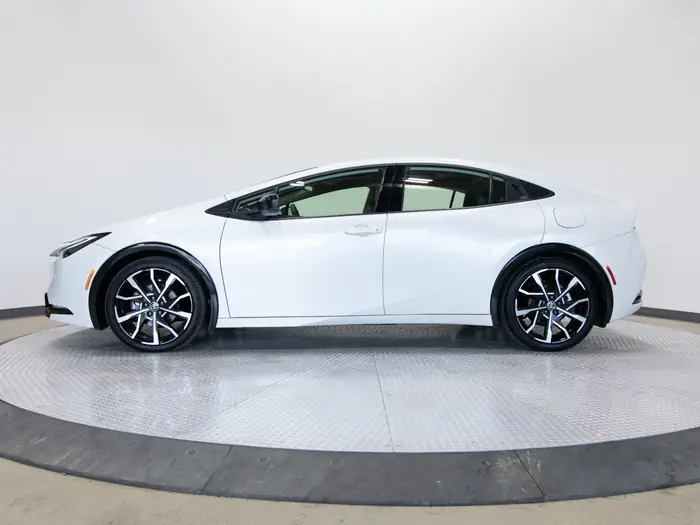 2025 Toyota Prius Plug-In Hybrid XSE Premium Auto — photo 2