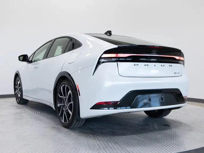 2025 Toyota Prius Plug-In Hybrid XSE Premium Auto — photo 3
