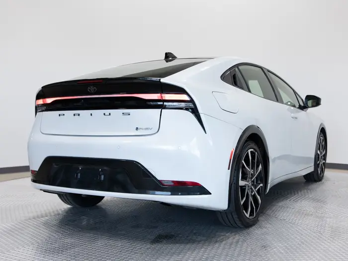 2025 Toyota Prius Plug-In Hybrid XSE Premium Auto — photo 5