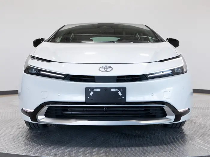 2025 Toyota Prius Plug-In Hybrid XSE Premium Auto — photo 8