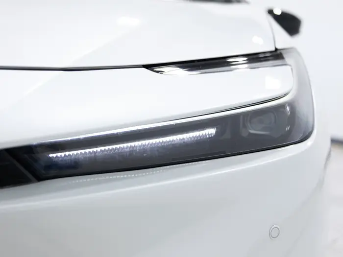 2025 Toyota Prius Plug-In Hybrid XSE Premium Auto — photo 10
