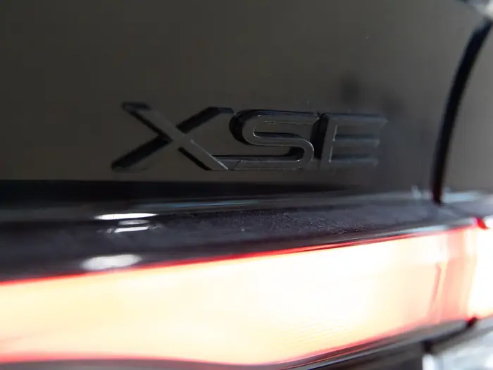 2025 Toyota Prius Plug-In Hybrid XSE Premium Auto — photo 12