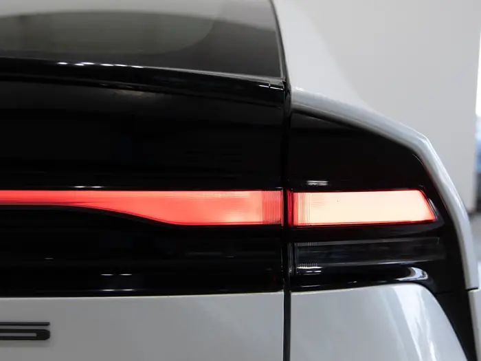 2025 Toyota Prius Plug-In Hybrid XSE Premium Auto — photo 14