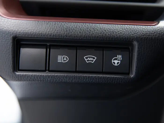 2025 Toyota Prius Plug-In Hybrid XSE Premium Auto — photo 22
