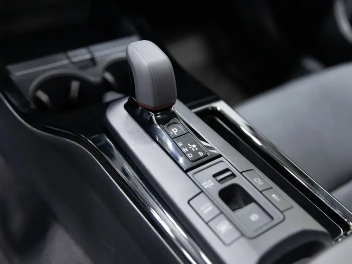 2025 Toyota Prius Plug-In Hybrid XSE Premium Auto — photo 31