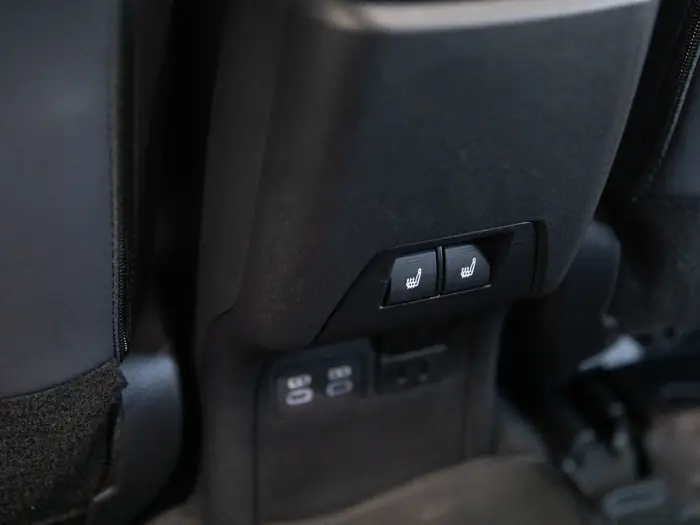 2025 Toyota Prius Plug-In Hybrid XSE Premium Auto — photo 33