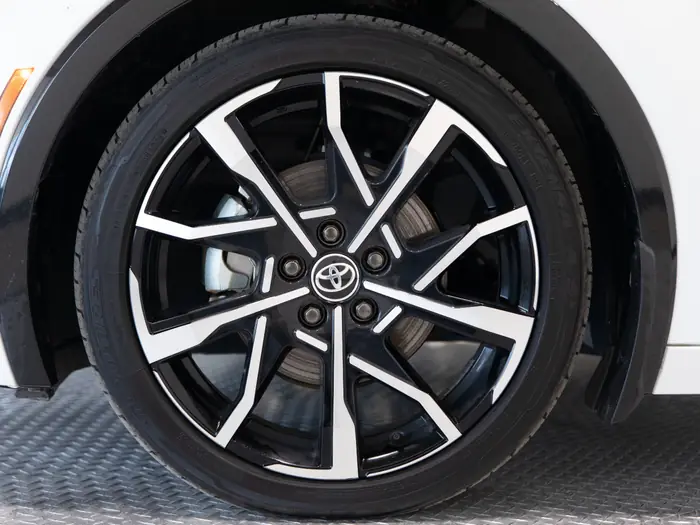 2025 Toyota Prius Plug-In Hybrid XSE Premium Auto — photo 41