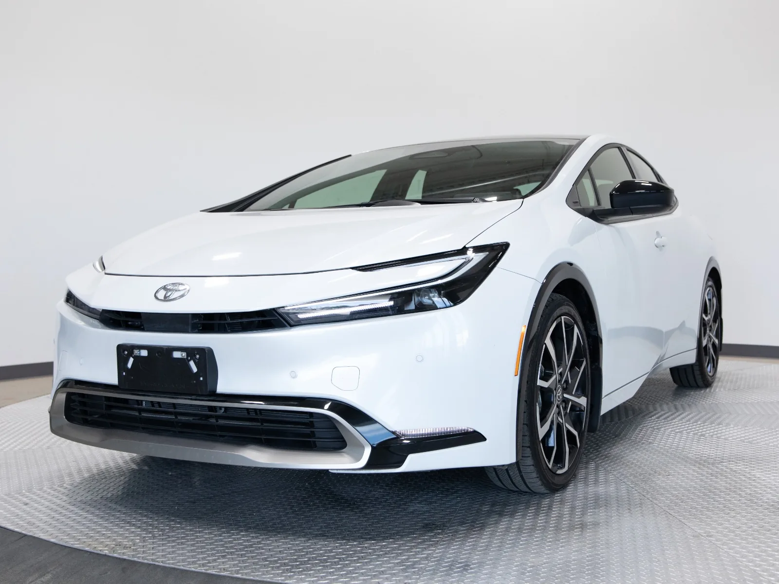 2025 Toyota Prius Plug-In Hybrid XSE Premium Auto — photo 1