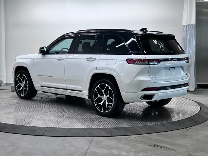 2023 Jeep Grand Cherokee 4xe Summit Reserve 4x4 — photo 3