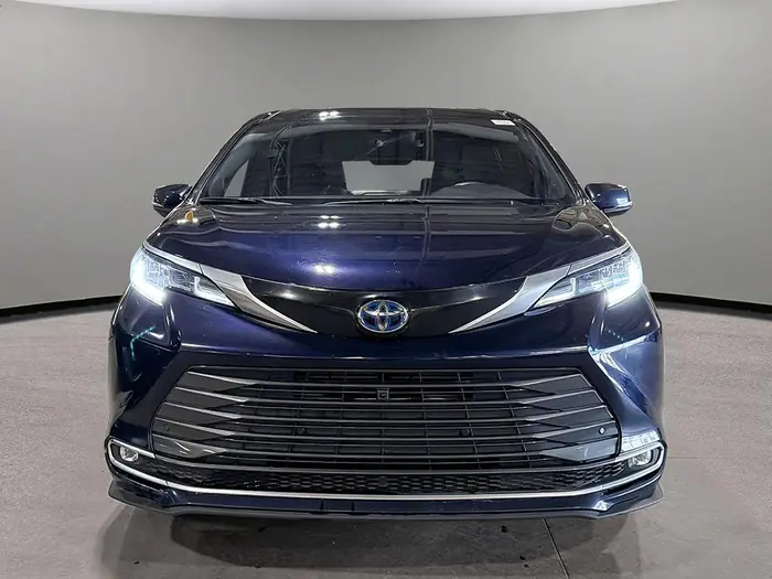 2025 Toyota Sienna Limited 7-Passenger AWD — photo 2