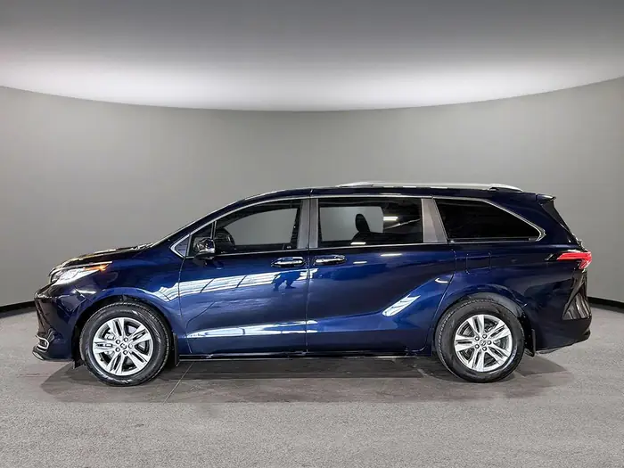 2025 Toyota Sienna Limited 7-Passenger AWD — photo 3