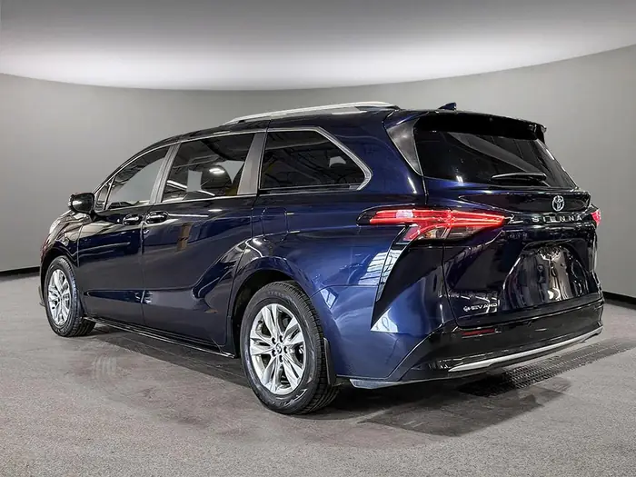 2025 Toyota Sienna Limited 7-Passenger AWD — photo 4