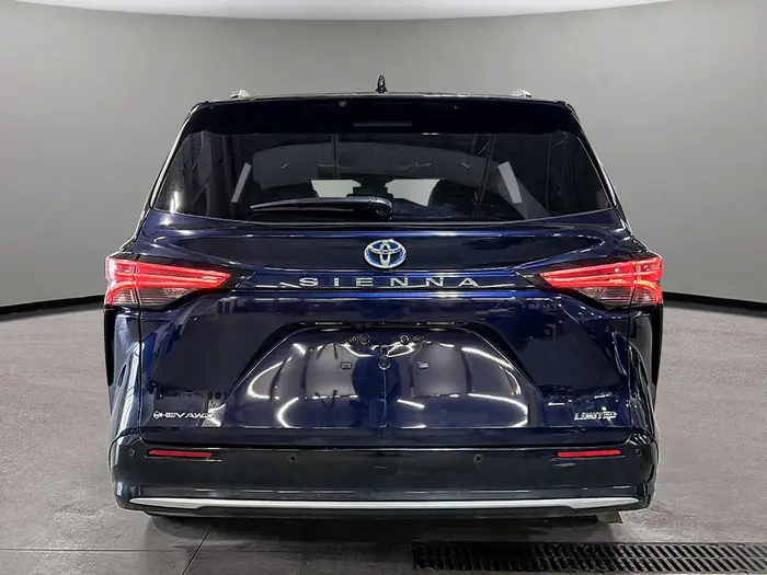 2025 Toyota Sienna Limited 7-Passenger AWD — photo 5