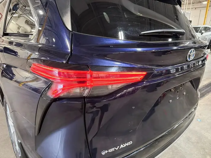 2025 Toyota Sienna Limited 7-Passenger AWD — photo 11