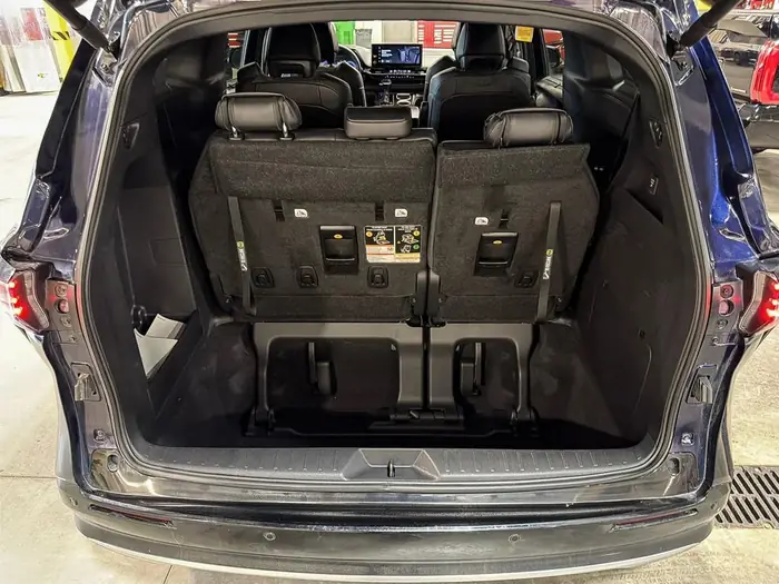 2025 Toyota Sienna Limited 7-Passenger AWD — photo 12