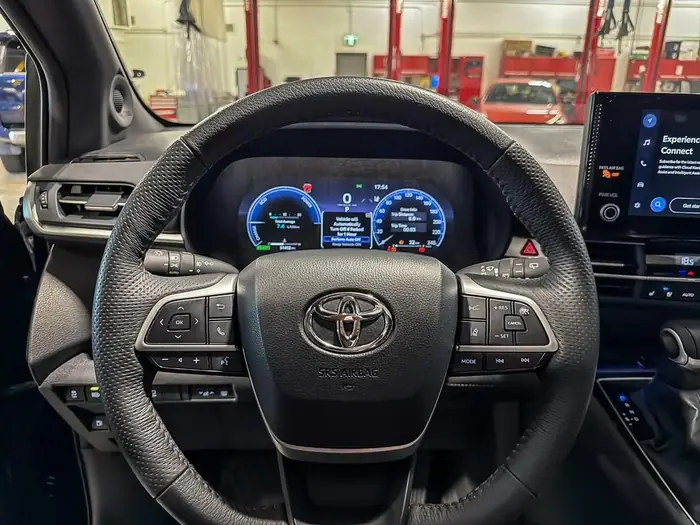 2025 Toyota Sienna Limited 7-Passenger AWD — photo 14