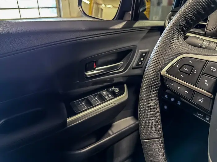 2025 Toyota Sienna Limited 7-Passenger AWD — photo 17