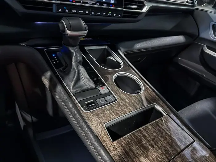 2025 Toyota Sienna Limited 7-Passenger AWD — photo 18
