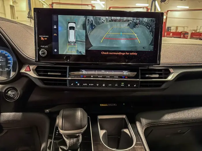 2025 Toyota Sienna Limited 7-Passenger AWD — photo 19