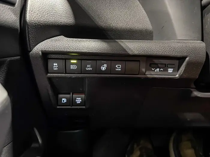 2025 Toyota Sienna Limited 7-Passenger AWD — photo 22