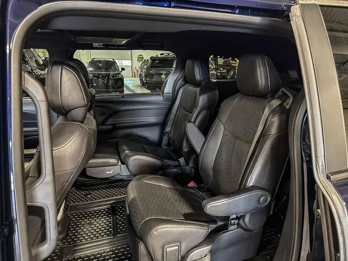 2025 Toyota Sienna Limited 7-Passenger AWD — photo 23