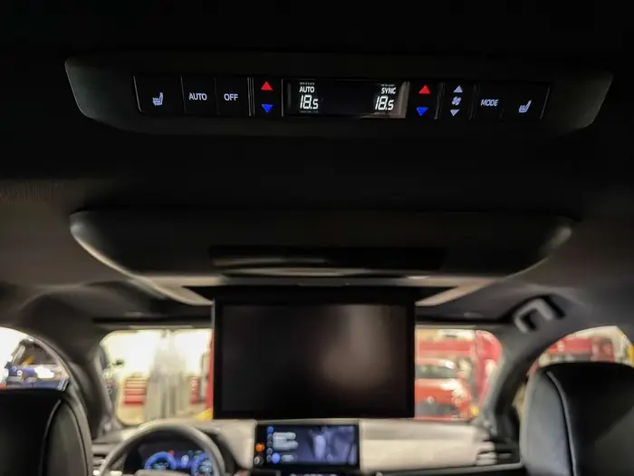 2025 Toyota Sienna Limited 7-Passenger AWD — photo 26