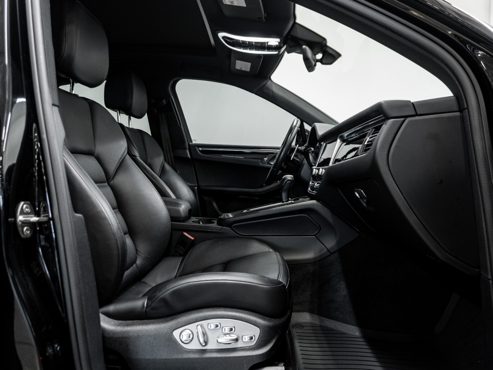 2023 Porsche Macan S AWD — photo 5