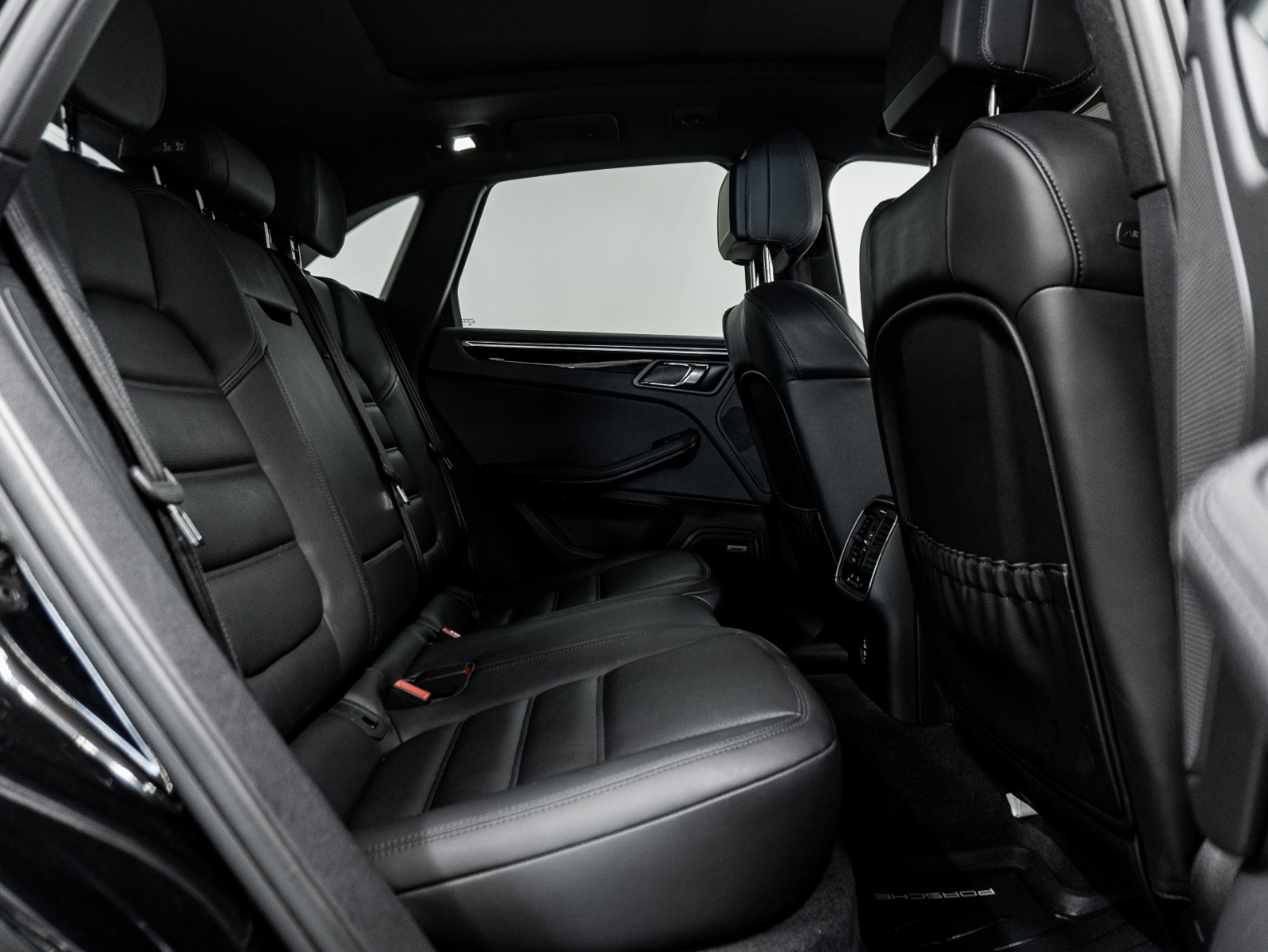 2023 Porsche Macan S AWD — photo 21