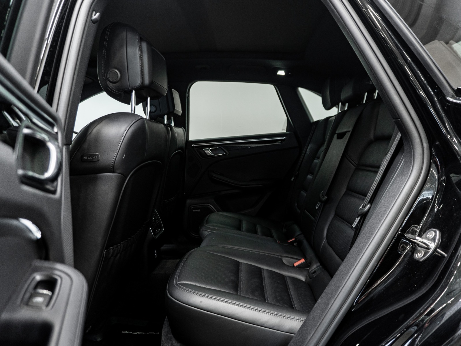 2023 Porsche Macan S AWD — photo 22