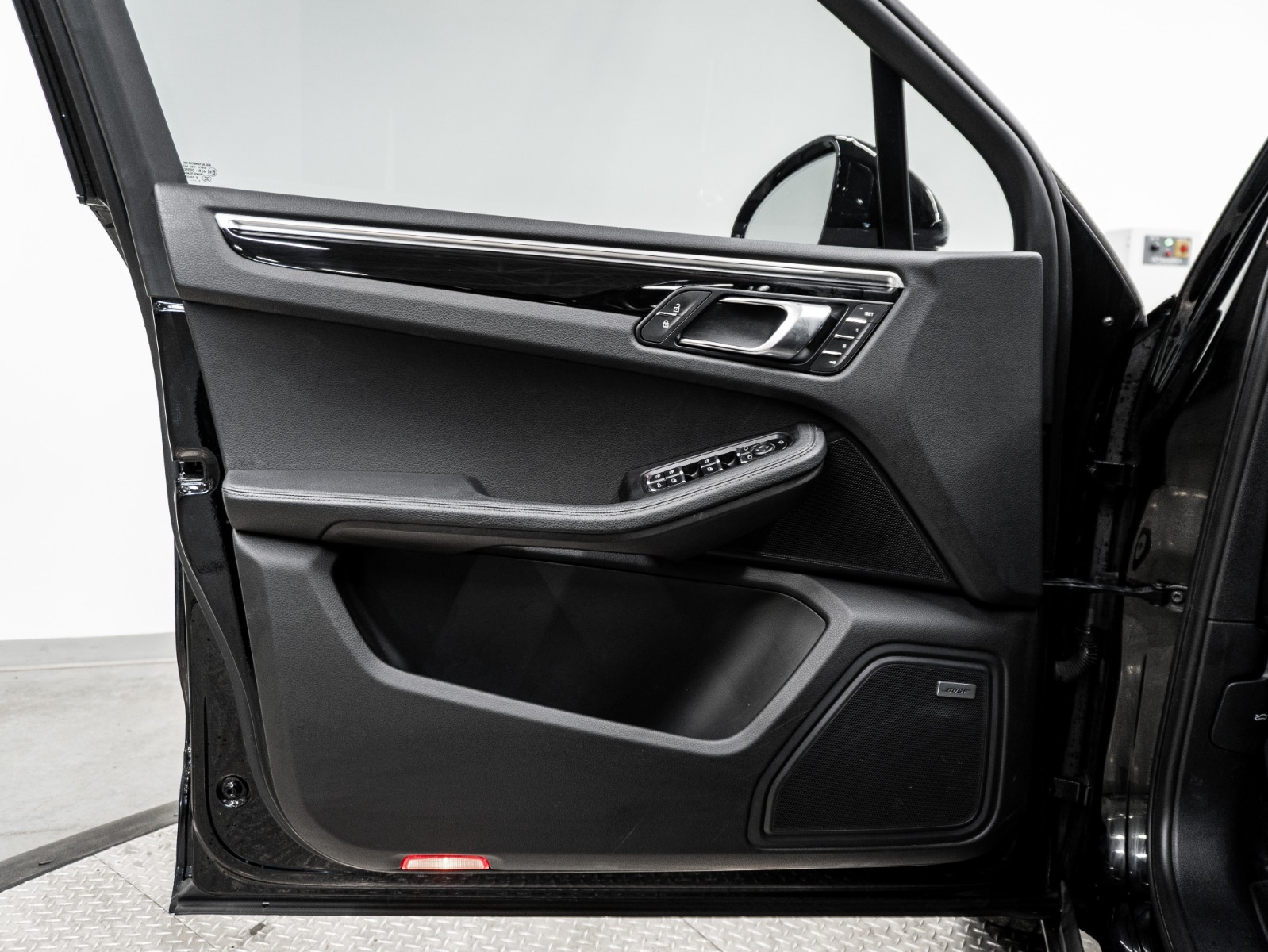 2023 Porsche Macan S AWD — photo 24