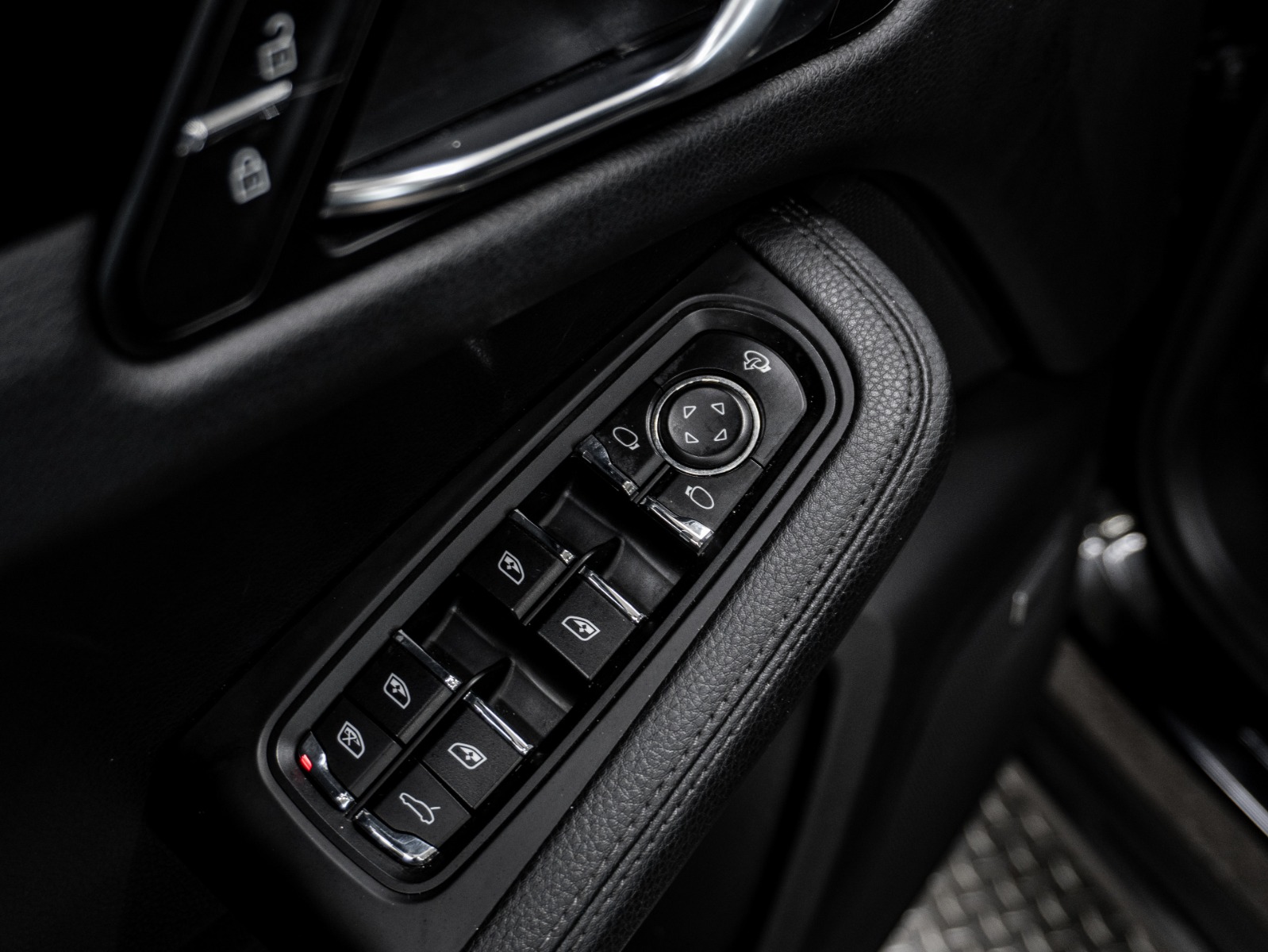 2023 Porsche Macan S AWD — photo 25