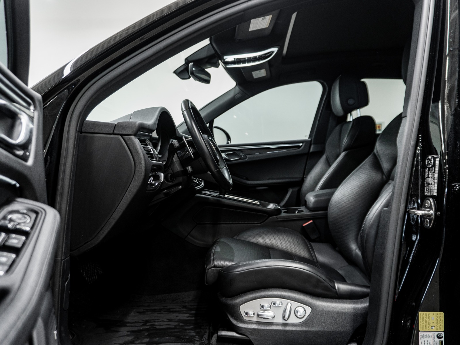 2023 Porsche Macan S AWD — photo 28