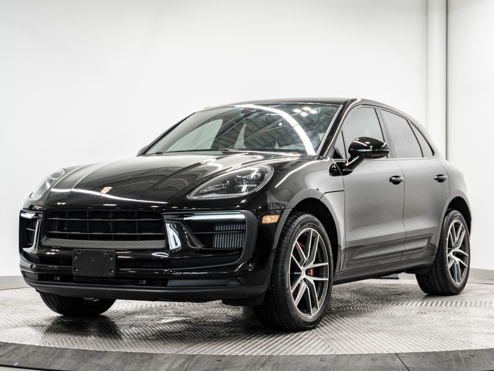 2023 Porsche Macan S AWD — photo 1