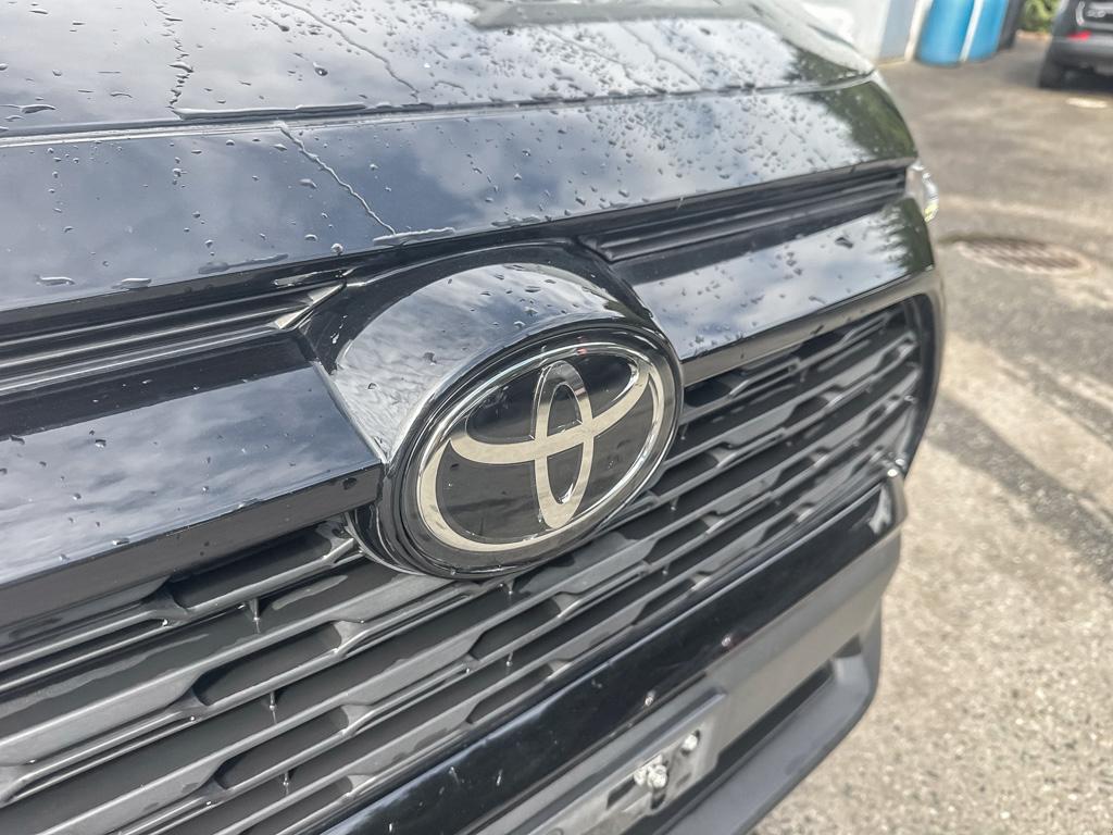 2025 Toyota RAV4 XLE AWD — photo 9