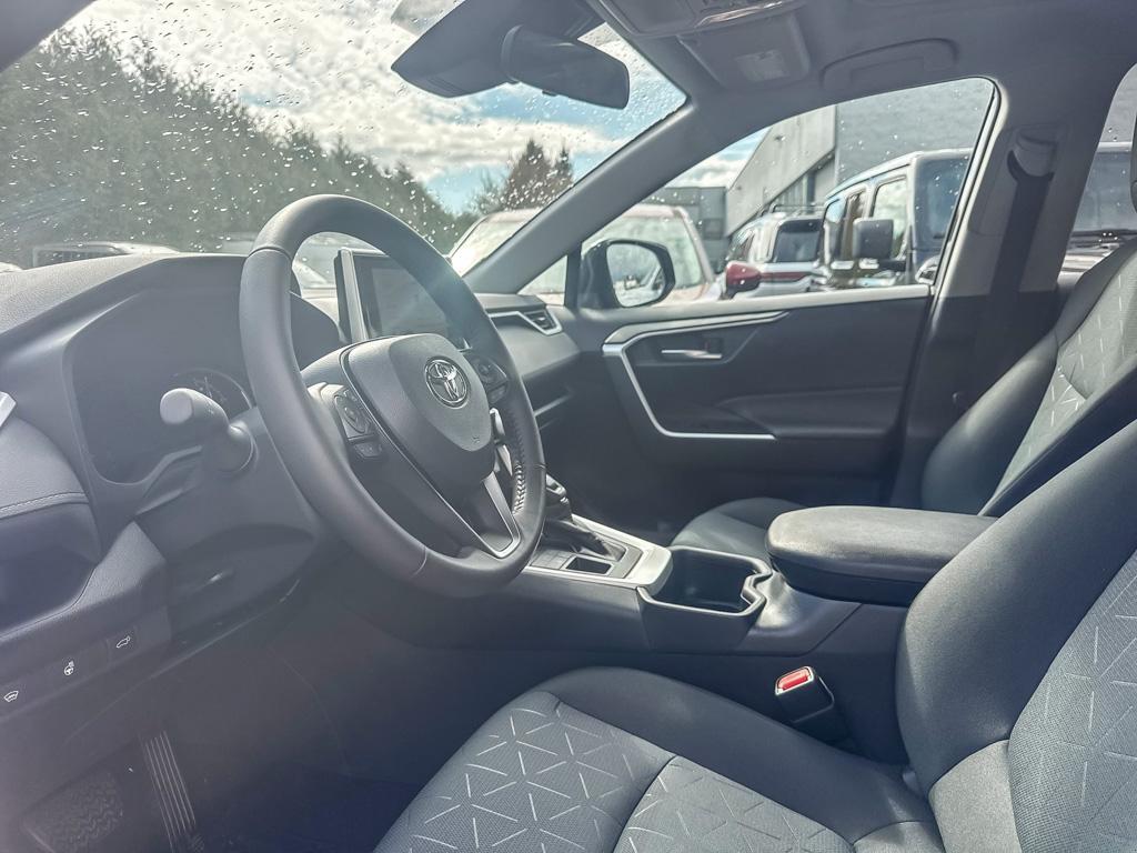 2025 Toyota RAV4 XLE AWD — photo 12